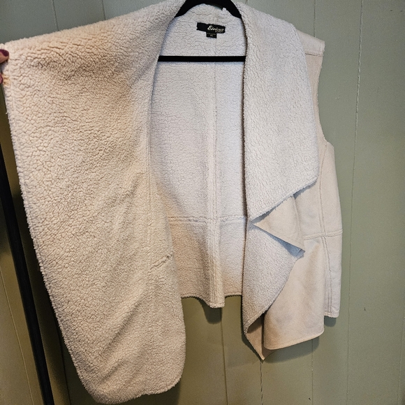 Eivissa Faux Shearling Vest Plus Size 2X | Cozy Tan Sherpa Lined Waterfall Drape - Picture 3 of 6